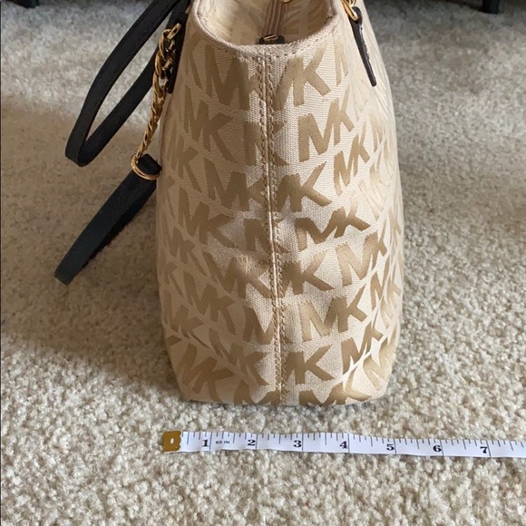 Michael Kors Signature Canvas Print Tote - Picture 9 of 9